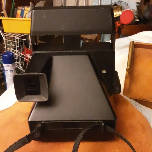 POLAROID 600 LAND CAMERA